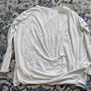 size 4 lululemon long sleeve shirt